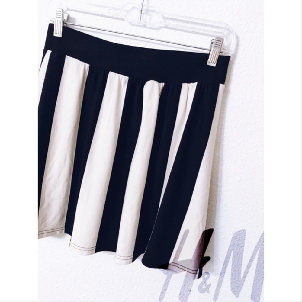 H&M b&w striped mini skirt NWOT